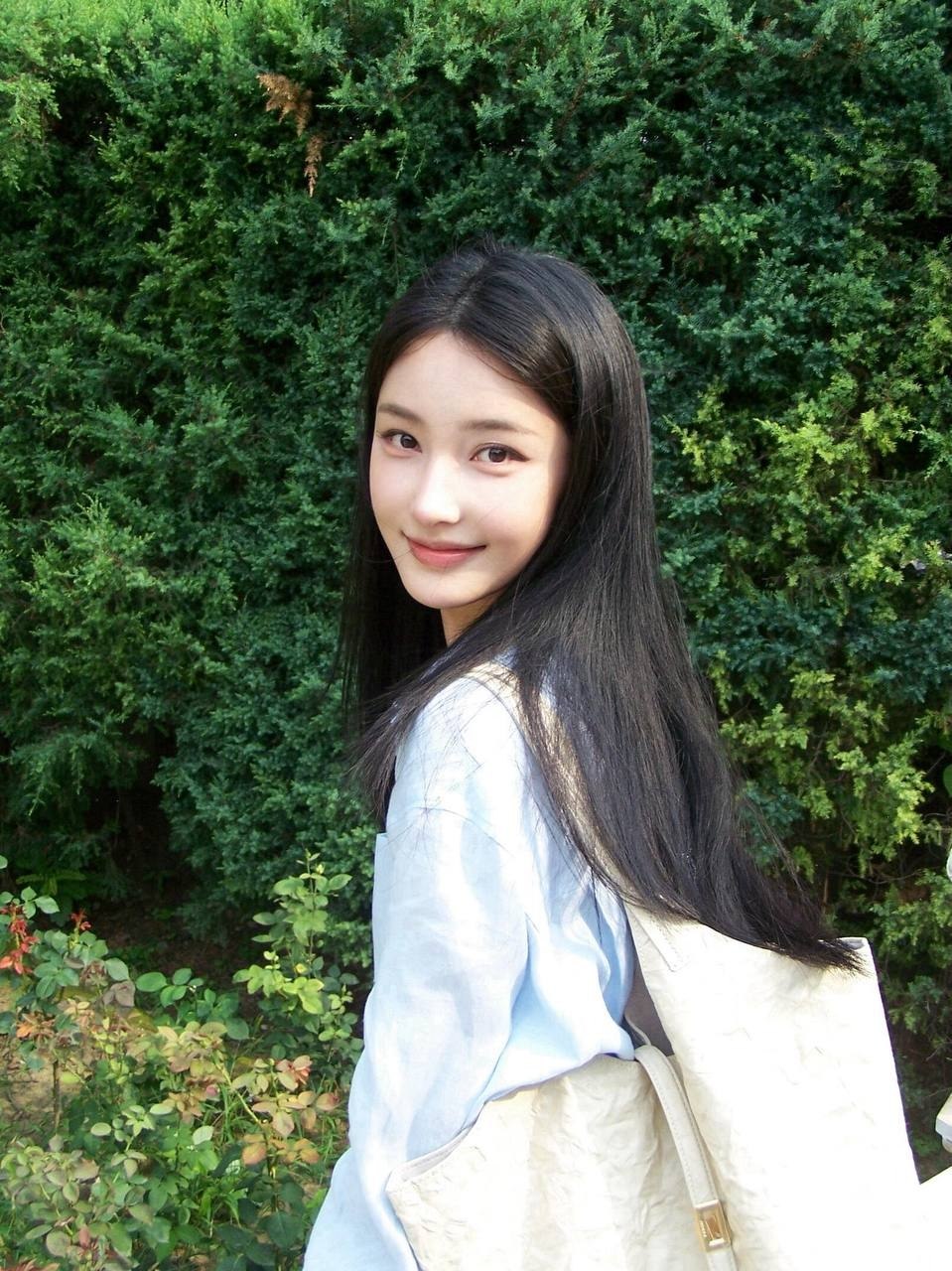 YAN YAN